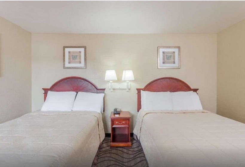 فندق على الطريق Tri City Inn