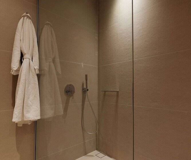 Ostrako Beachside Suites