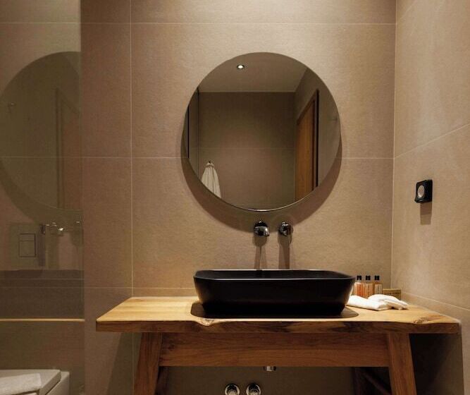 Ostrako Beachside Suites