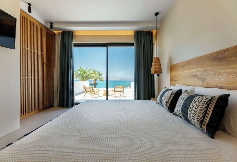 Ostrako Beachside Suites