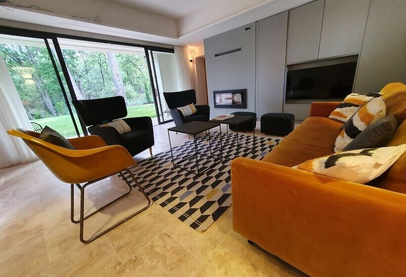 פנסיון L Instant Luberon