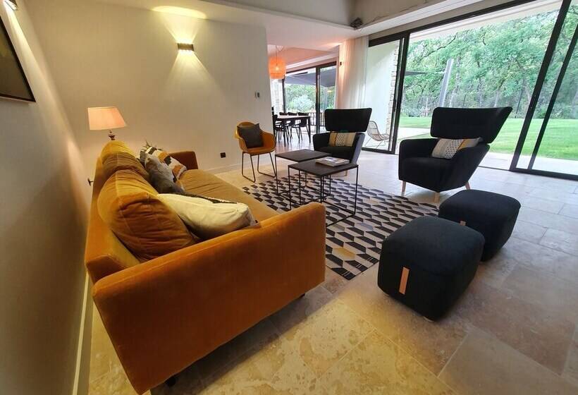 פנסיון L Instant Luberon