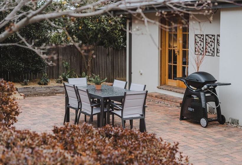 פנסיון Modern 3br With Gardens In Waramanga