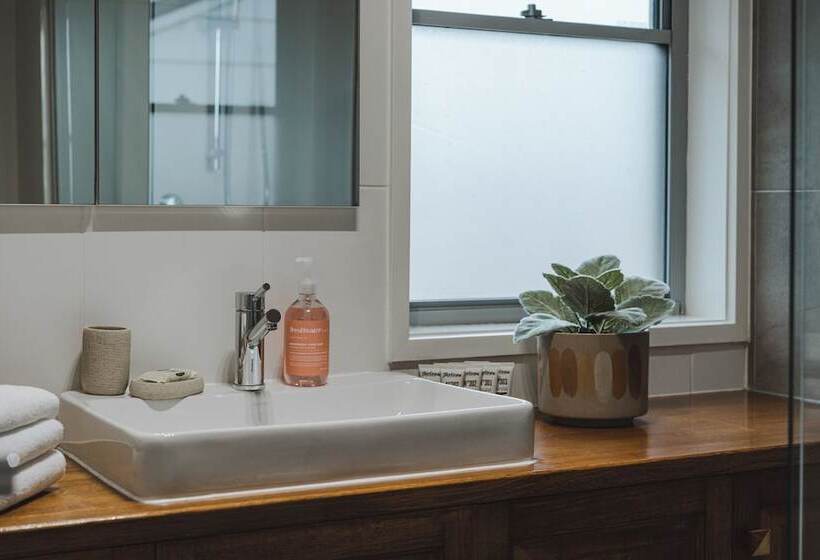 פנסיון Modern 3br With Gardens In Waramanga