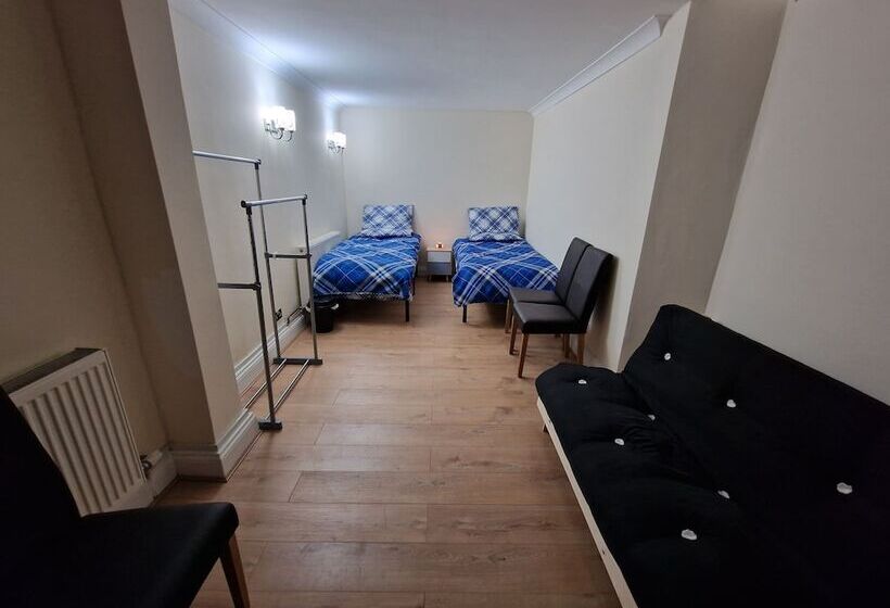 Пансион Rooms Shared Kitchen Free Parking