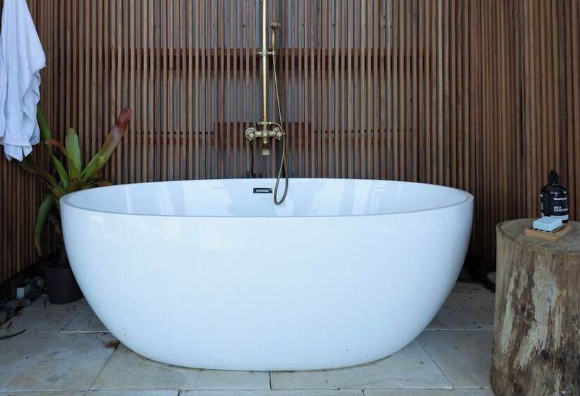 פנסיון The Moorings Lakehouse