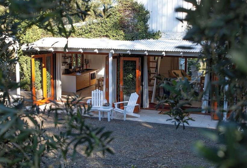 פנסיון The Moorings Lakehouse