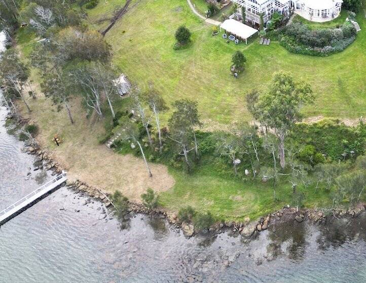 פנסיון The Moorings Lakehouse