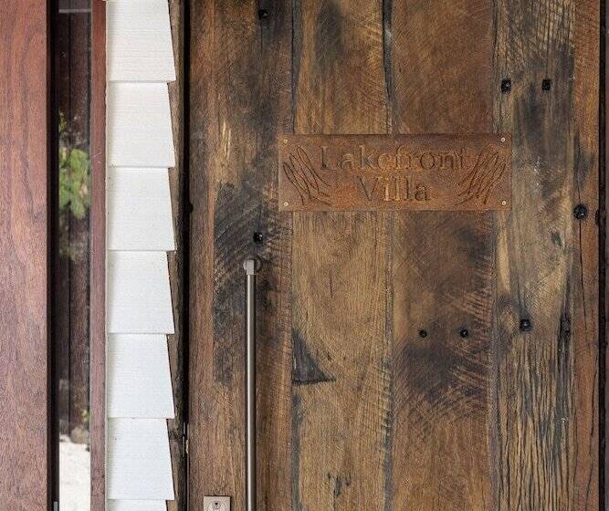 פנסיון The Moorings Lakehouse