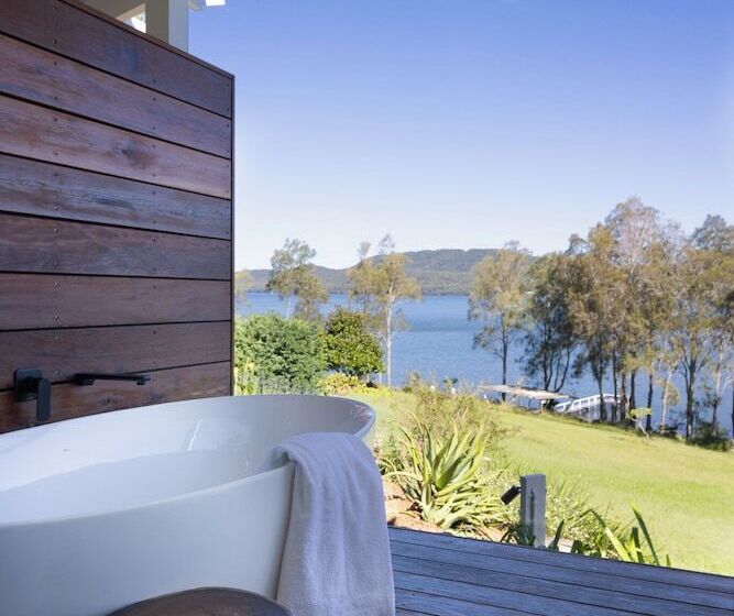 פנסיון The Moorings Lakehouse