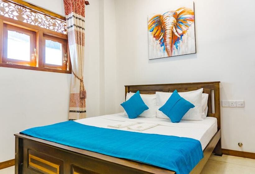 بنسيون Younger Villa