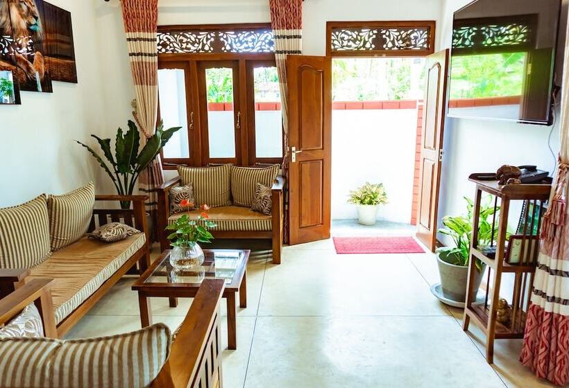 بنسيون Younger Villa