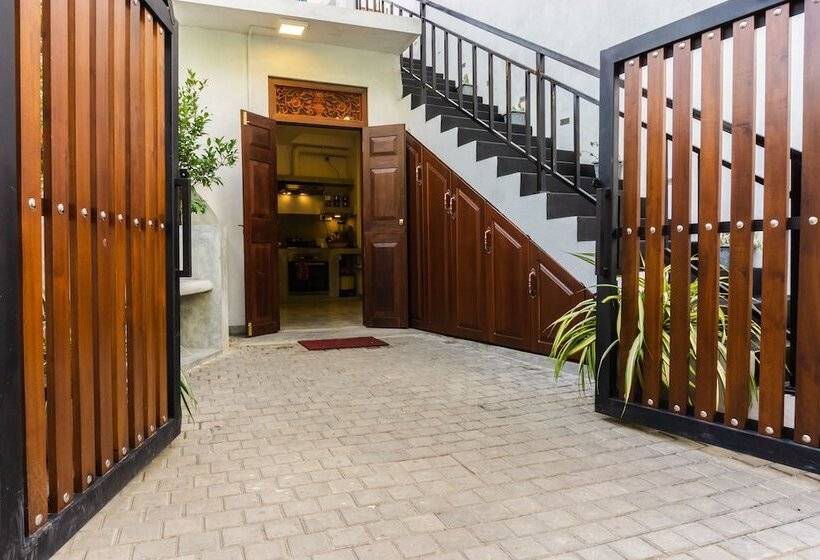 بنسيون Younger Villa