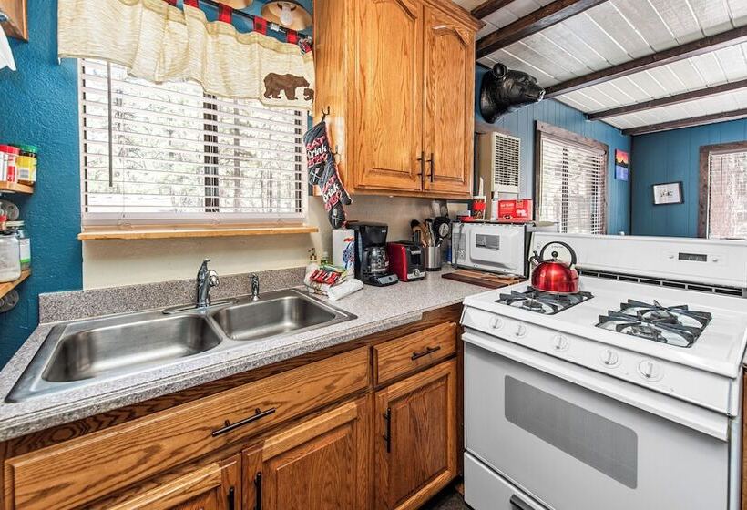 Ponderosa Hill Cabin