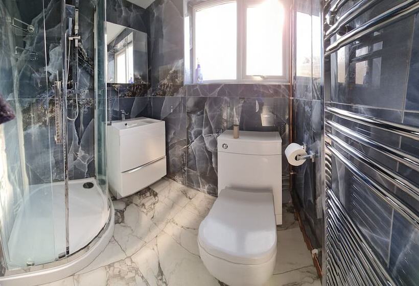 Резиденция 2 Bed House Bungalow In Bristol