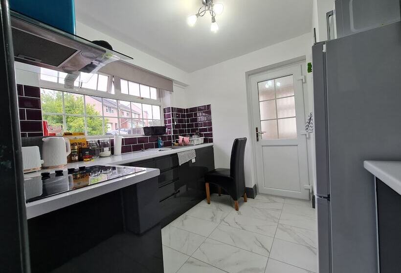 Резиденция 2 Bed House Bungalow In Bristol