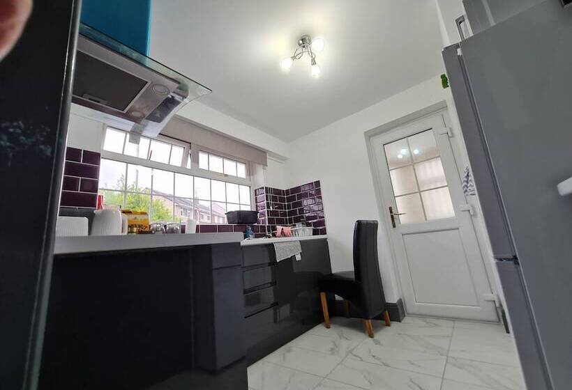 Резиденция 2 Bed House Bungalow In Bristol