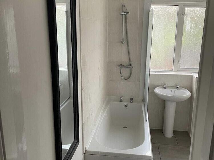 Резиденция A Quiet Semi Rural Property Located In Bolsover