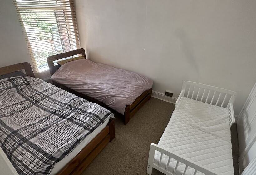 Резиденция A Quiet Semi Rural Property Located In Bolsover