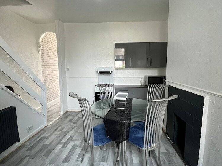 레지던스 Beautiful 4 Bed House In Ramsgate