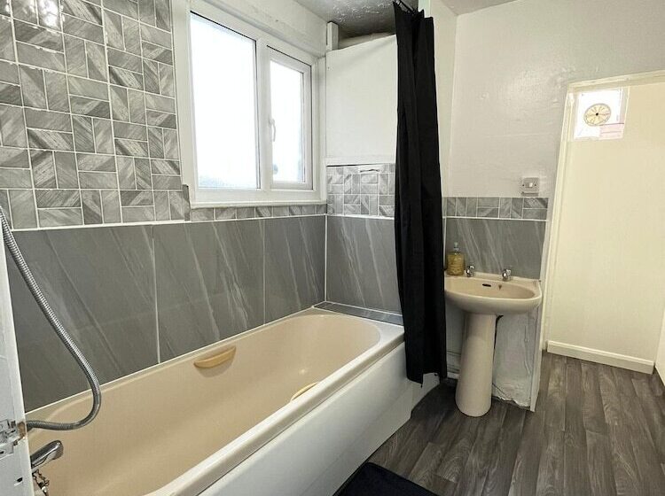 레지던스 Beautiful 4 Bed House In Ramsgate