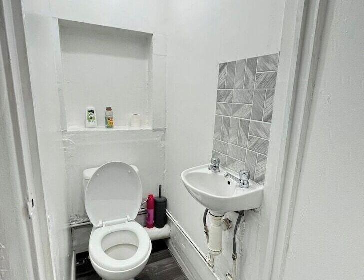 إقامة Beautiful 4 Bed House In Ramsgate