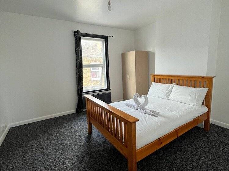 إقامة Beautiful 4 Bed House In Ramsgate