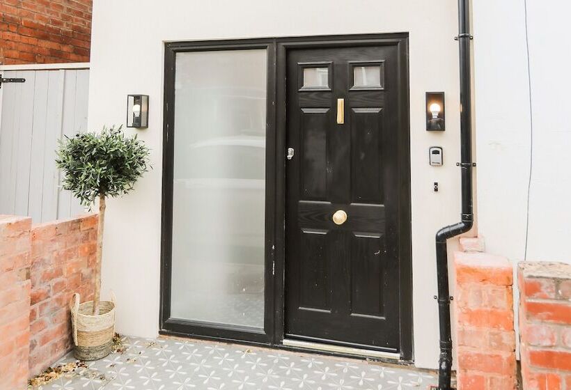 住所  Spa Like Bathrooms & Luxurious Accommodation