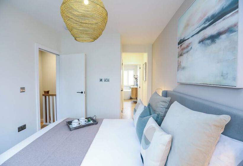 住所  Spa Like Bathrooms & Luxurious Accommodation