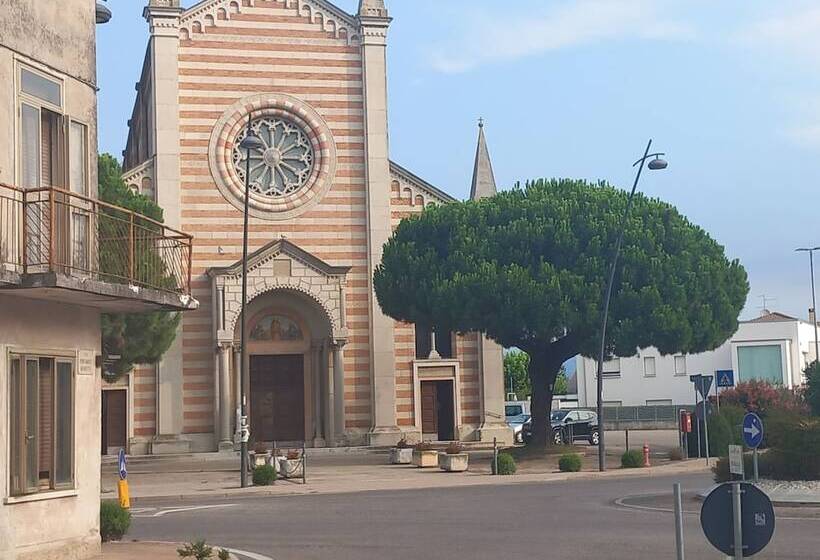 Резиденция Charming 2 Bed House In Albaro For Every Traveler