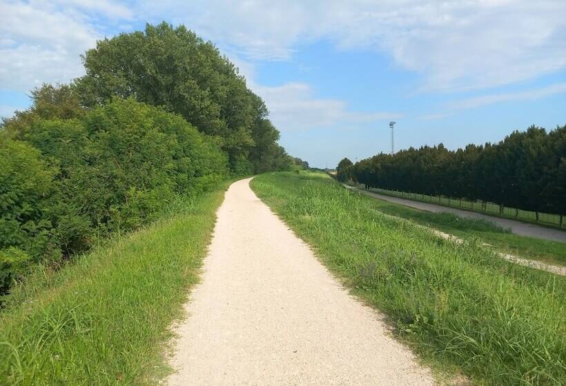 Резиденция Charming 2 Bed House In Albaro For Every Traveler