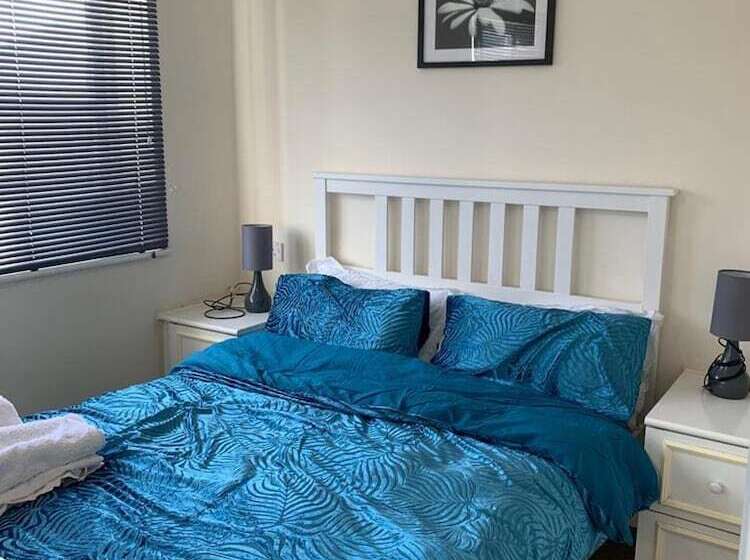 إقامة Charming 2 Bed House In London