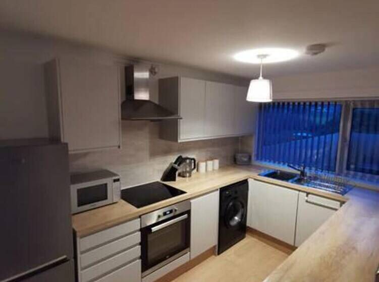 Резиденция Charming 2 Bed House In Swansea