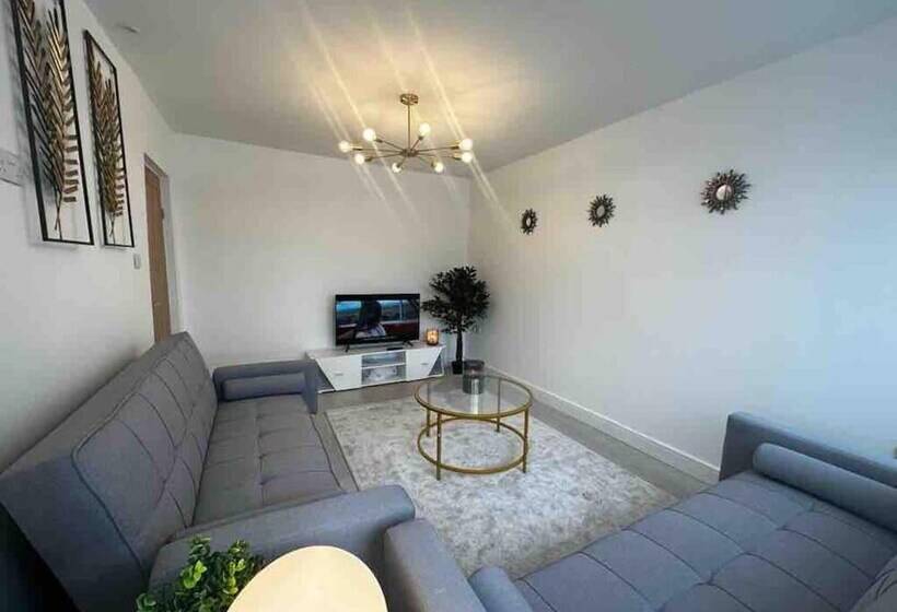 إقامة Lovely 3 Bed House Near Birmingham Airport & Nec