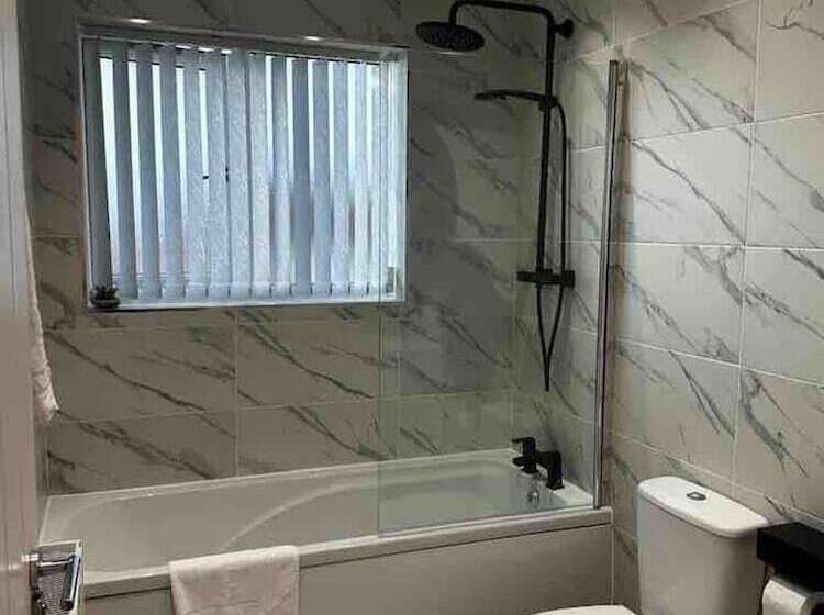 דירת נופש Lovely 3 Bed House Near Birmingham Airport & Nec