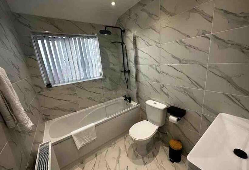 דירת נופש Lovely 3 Bed House Near Birmingham Airport & Nec