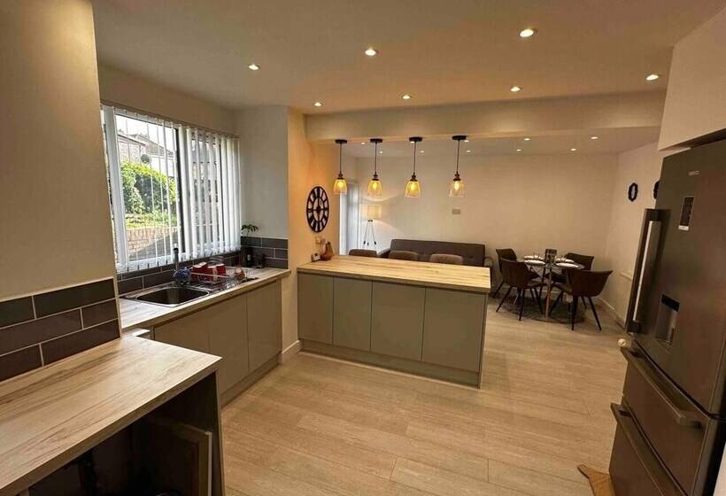 דירת נופש Lovely 3 Bed House Near Birmingham Airport & Nec