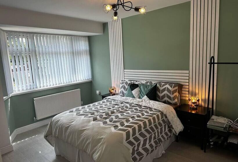 إقامة Lovely 3 Bed House Near Birmingham Airport & Nec