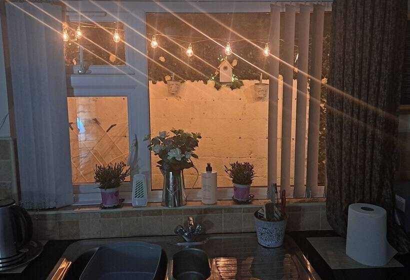 Резиденция No 3 Main St, Charming 3 Bed House In Bellaghy