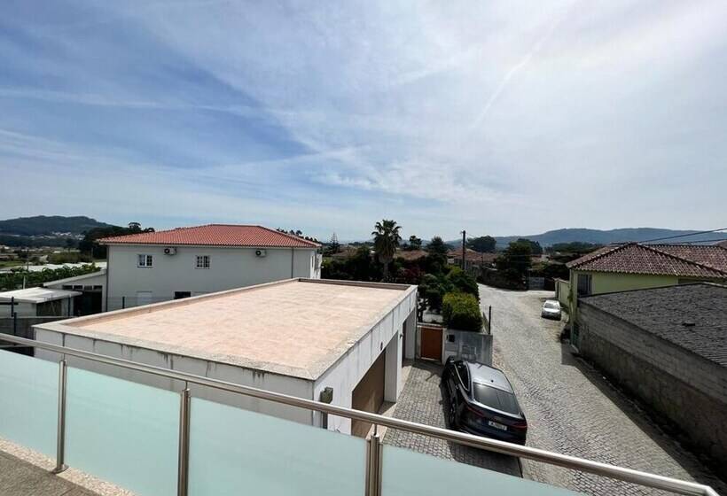 דירת נופש Stunning 4 Bed House