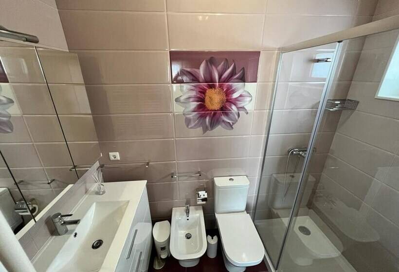 דירת נופש Stunning 4 Bed House