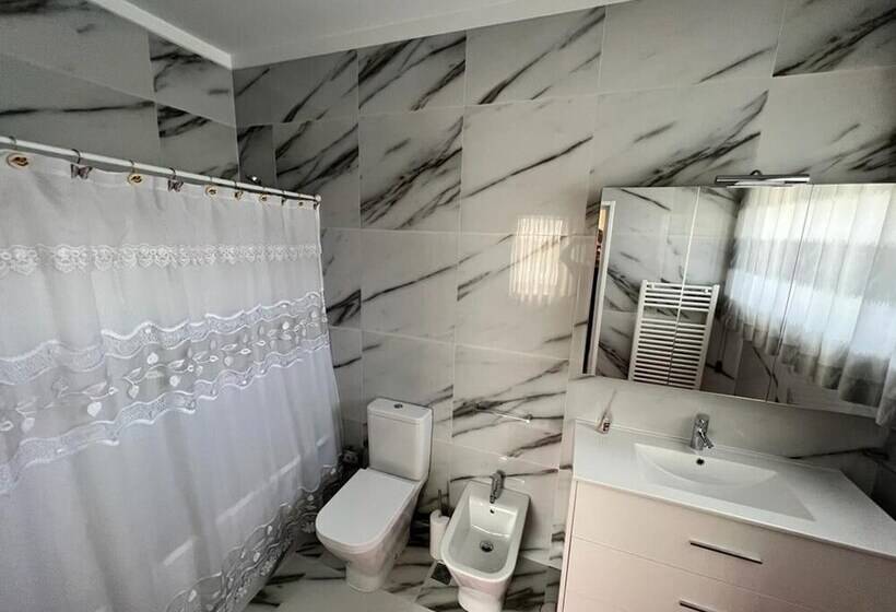 דירת נופש Stunning 4 Bed House