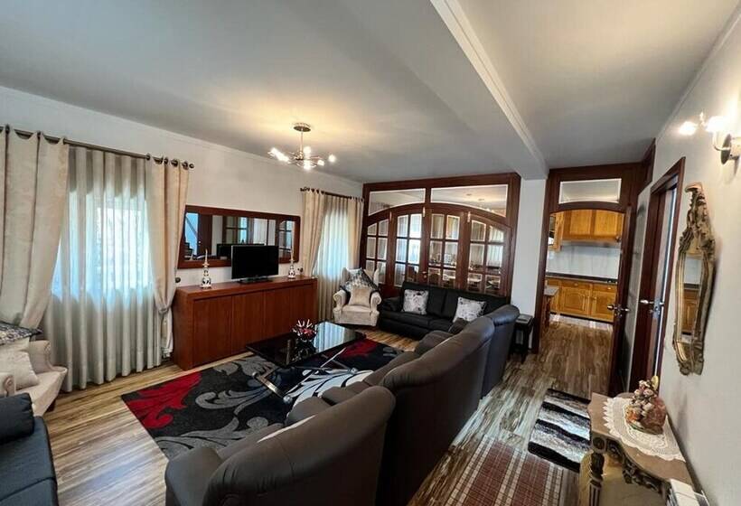 דירת נופש Stunning 4 Bed House