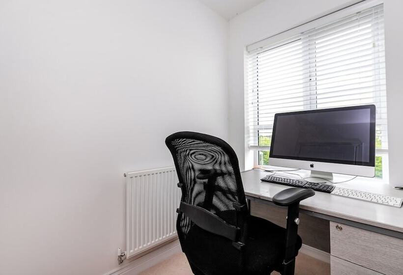 レジデンス Stunning 5 Bed House In Ashford