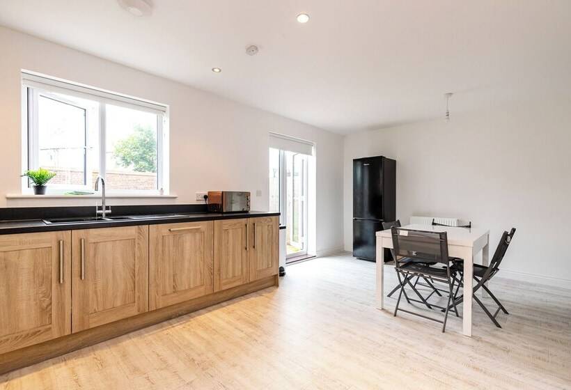 レジデンス Stunning 5 Bed House In Ashford