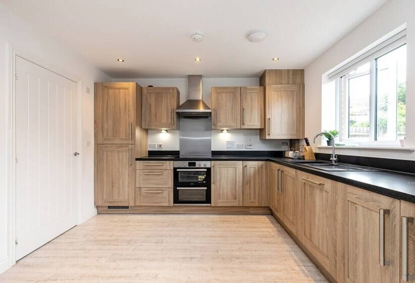 レジデンス Stunning 5 Bed House In Ashford