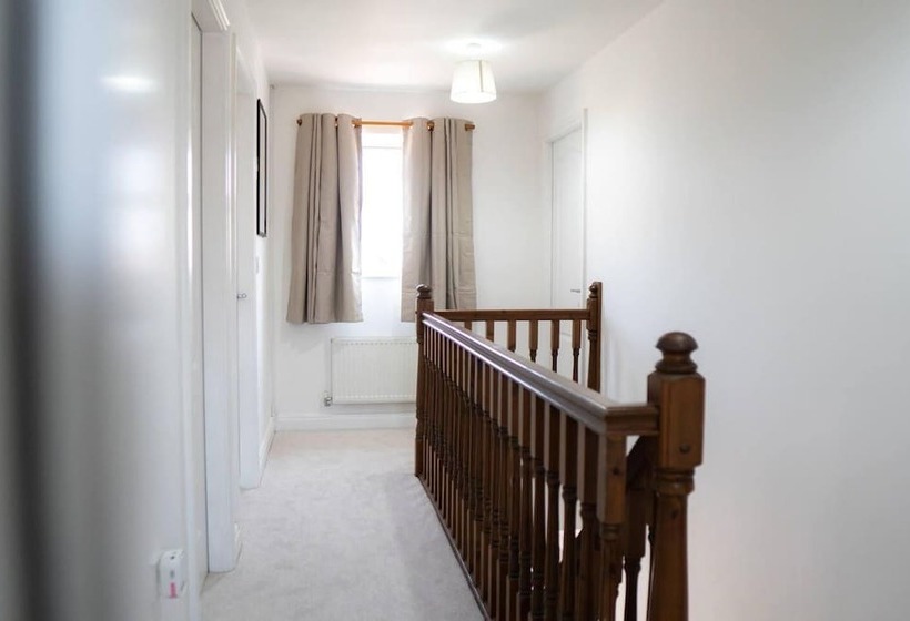 住所  Stunning 6 Bed House In Milton Keynes