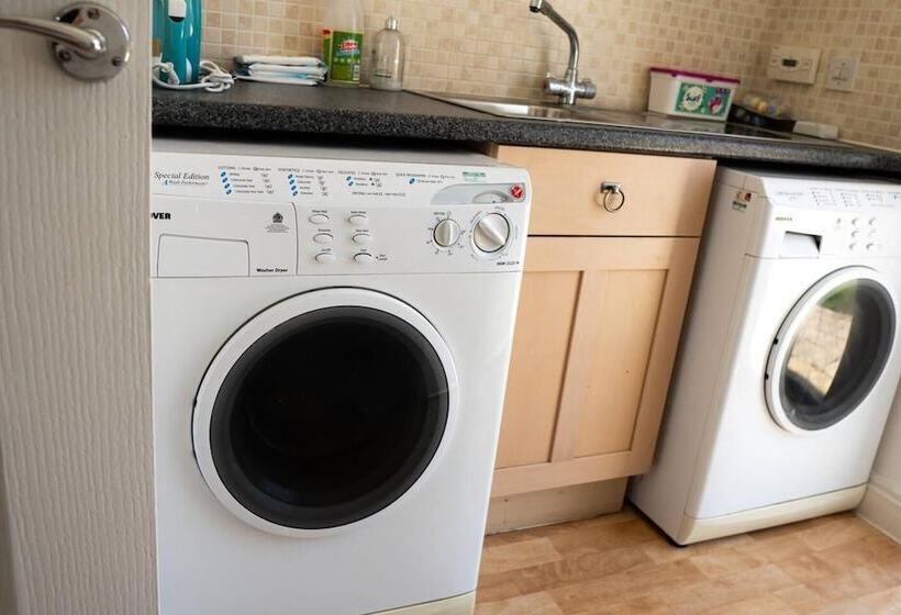 住所  Stunning 6 Bed House In Milton Keynes