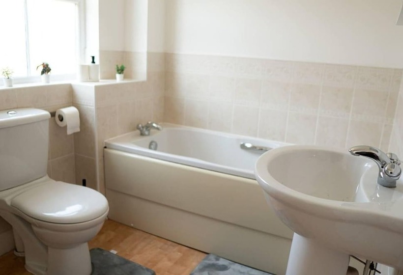 住所  Stunning 6 Bed House In Milton Keynes