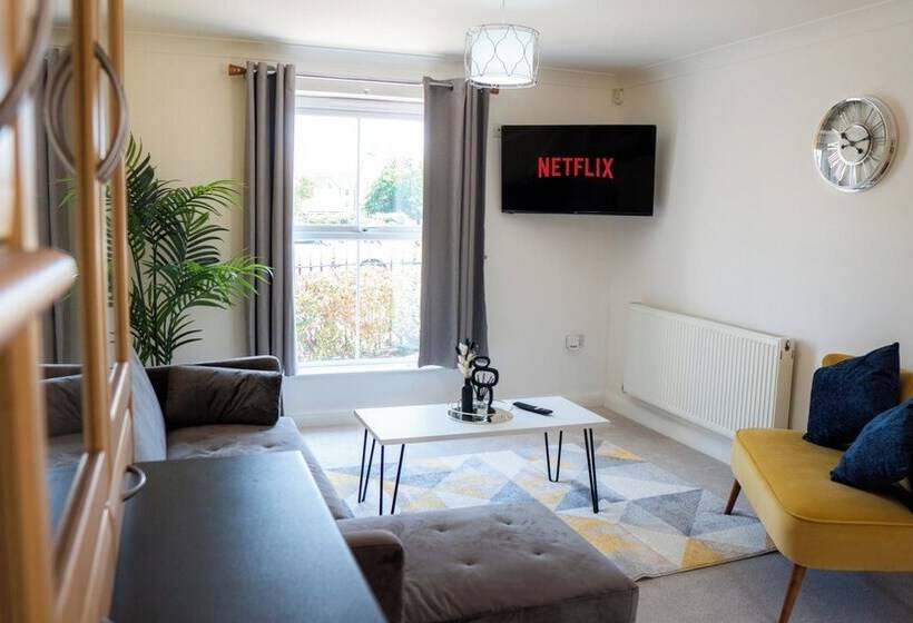 住所  Stunning 6 Bed House In Milton Keynes